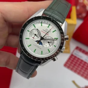 Relógio Ômega Speedmaster em aço e couro para revenda no atacado