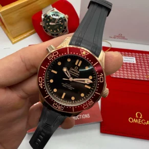 Relógio Premium Ômega com Aço 904L e Vidro Cristal Safira para revenda no atacado