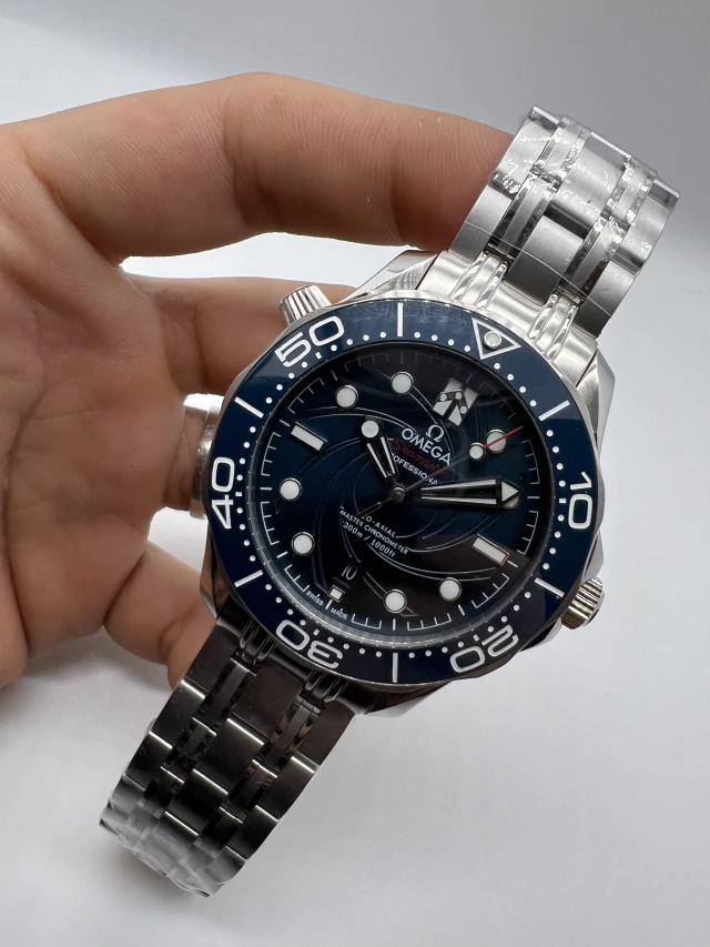 Relógio Premium Ômega com design sofisticado para revenda no atacado